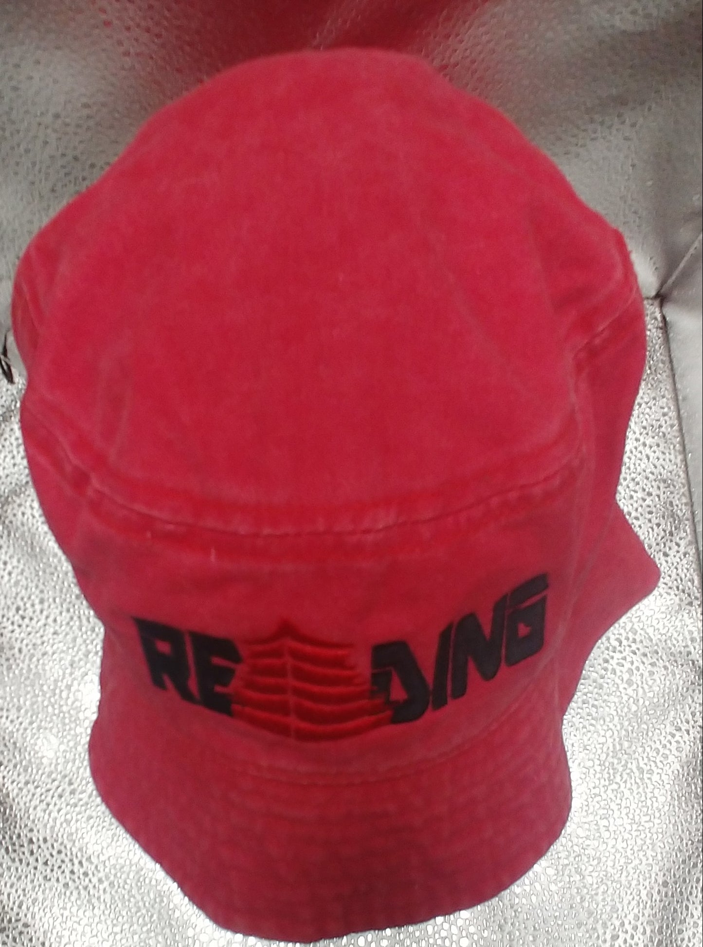 Reading Bucket Hat Faded Red